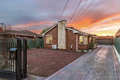 Noble Park 4Kwarto VERSATILE FAMILY LIVING WITH A REMARKABLE DUAL-RESIDENCE