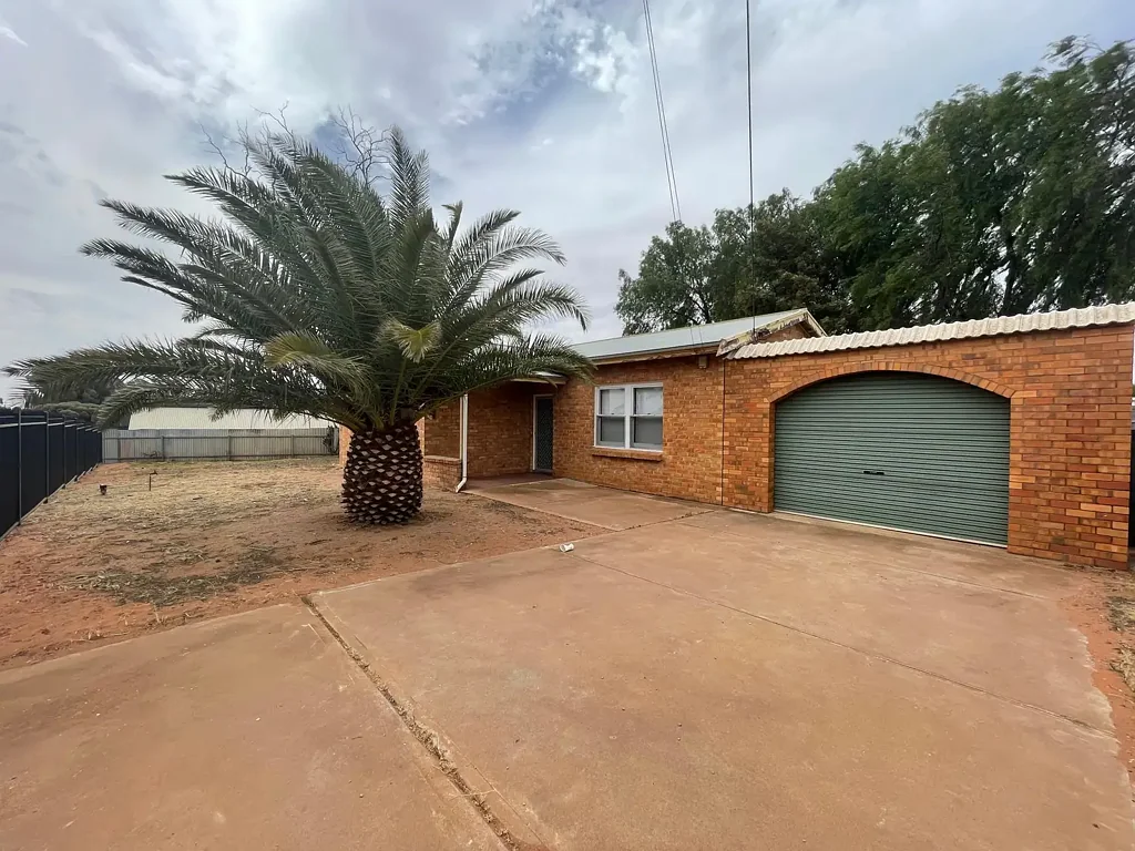 Port Augusta 2ਬੈੱਡਰੂਮ Semi-furnished 2 Bedroom Home with Immediate Rental Income & Great Investment Potential