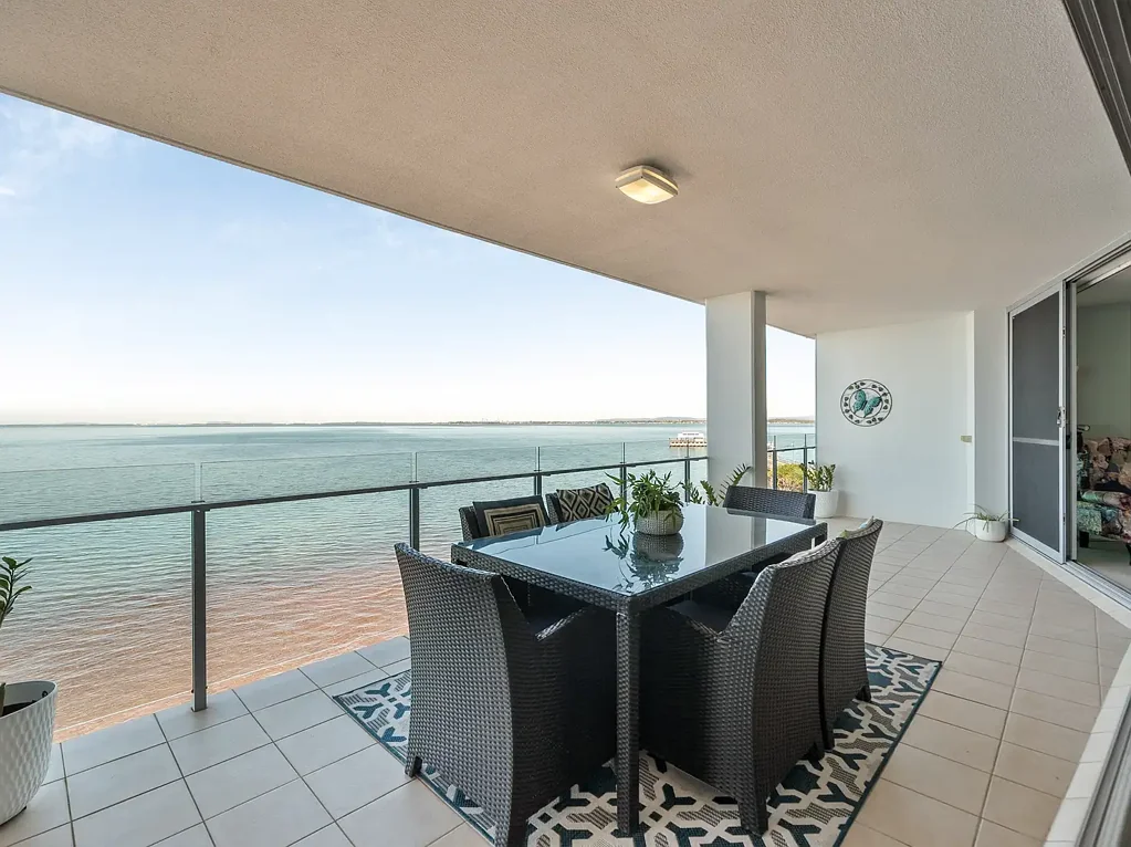 Woody Point 3ਬੈੱਡਰੂਮ Sophisticated Waterfront Living With Sweeping Views!