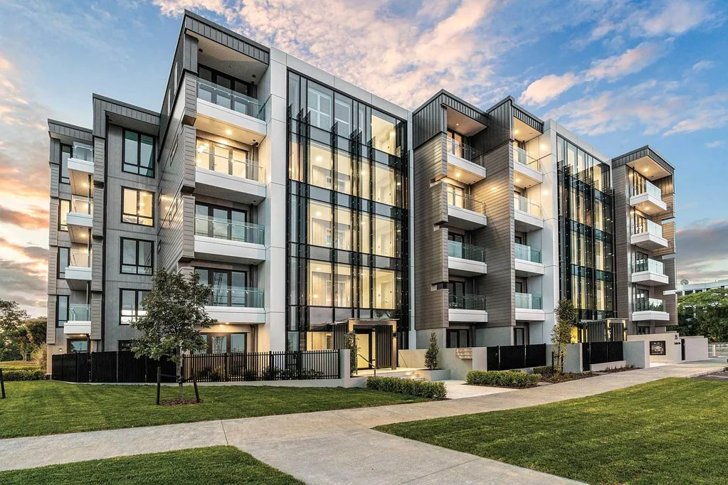 Near New Luxury Apartment Equipped With Large ...
