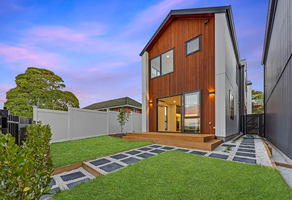 Rothesay Bay 4房  Brand New Elegant Living - Rangi Zone - Sea Views