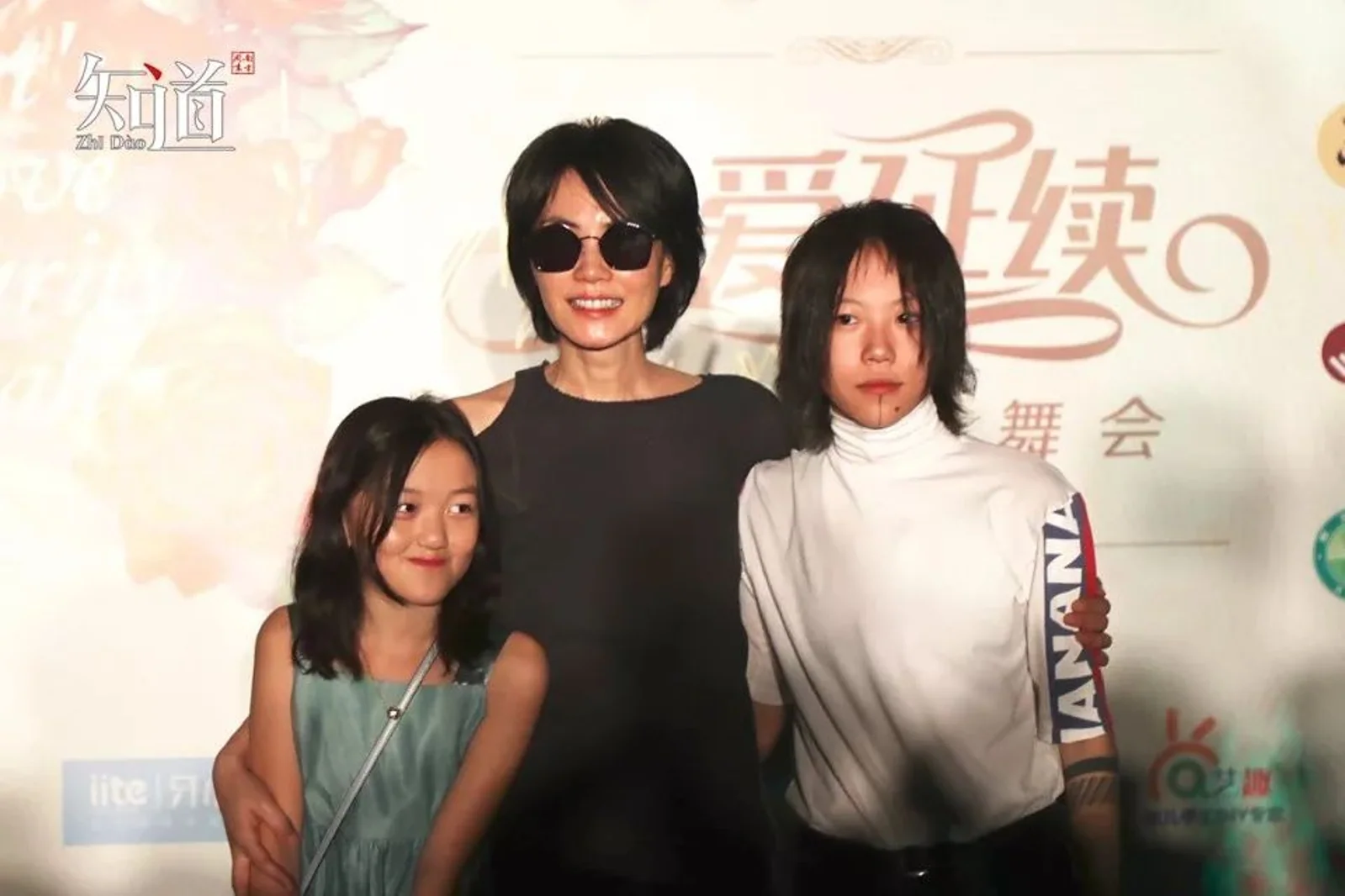 羡慕黄多多染发、李嫣两小时花十万买买买？明星的育儿观，你看看就好