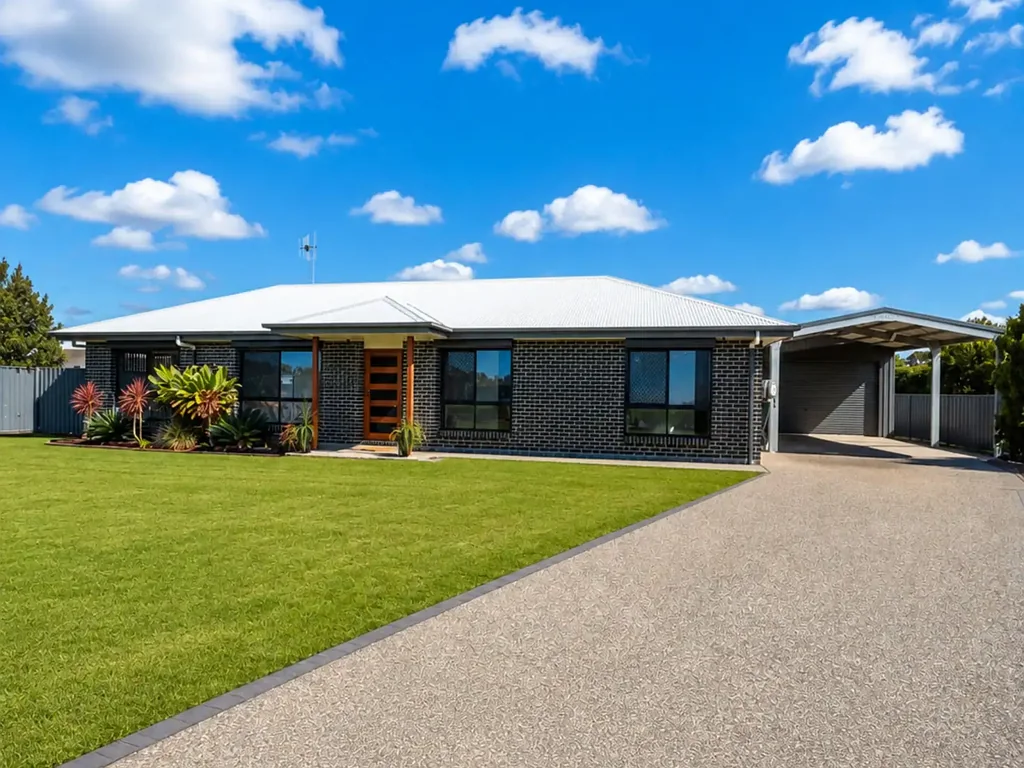 Branyan 4 Bedroom The Complete Family Package on 3,000m², Pool, Solar
