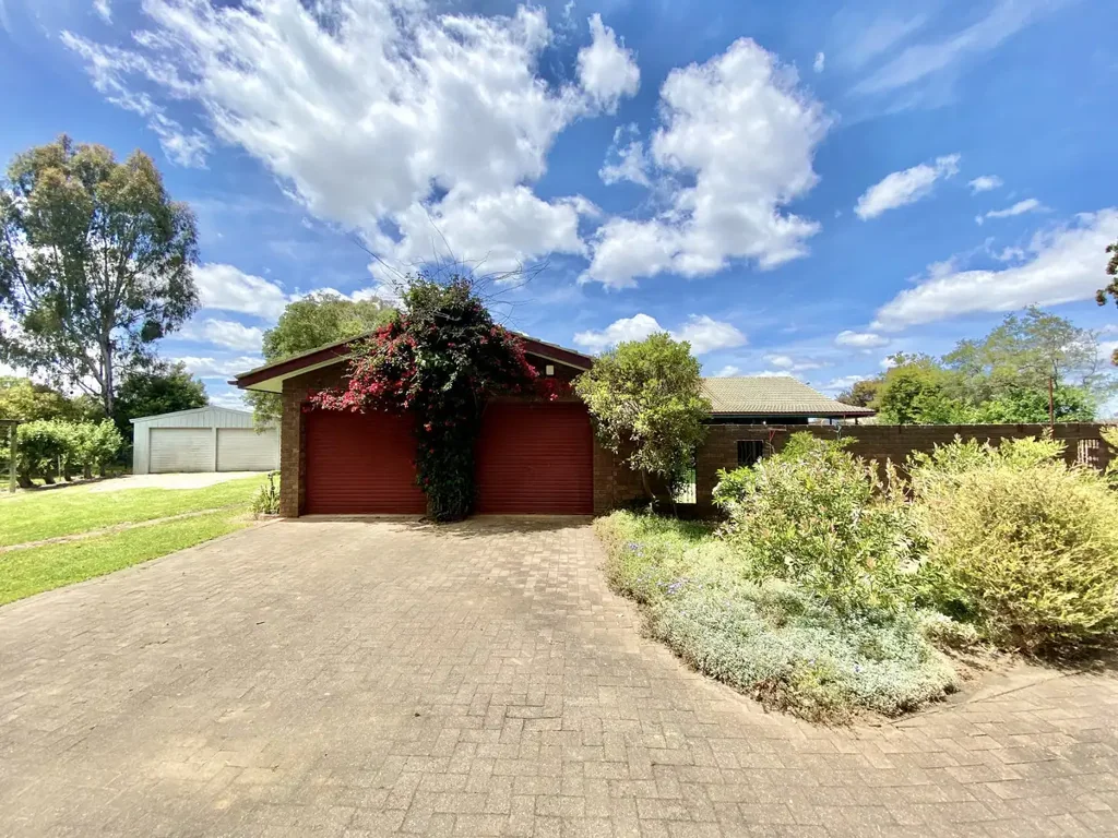 Grand Family Home!