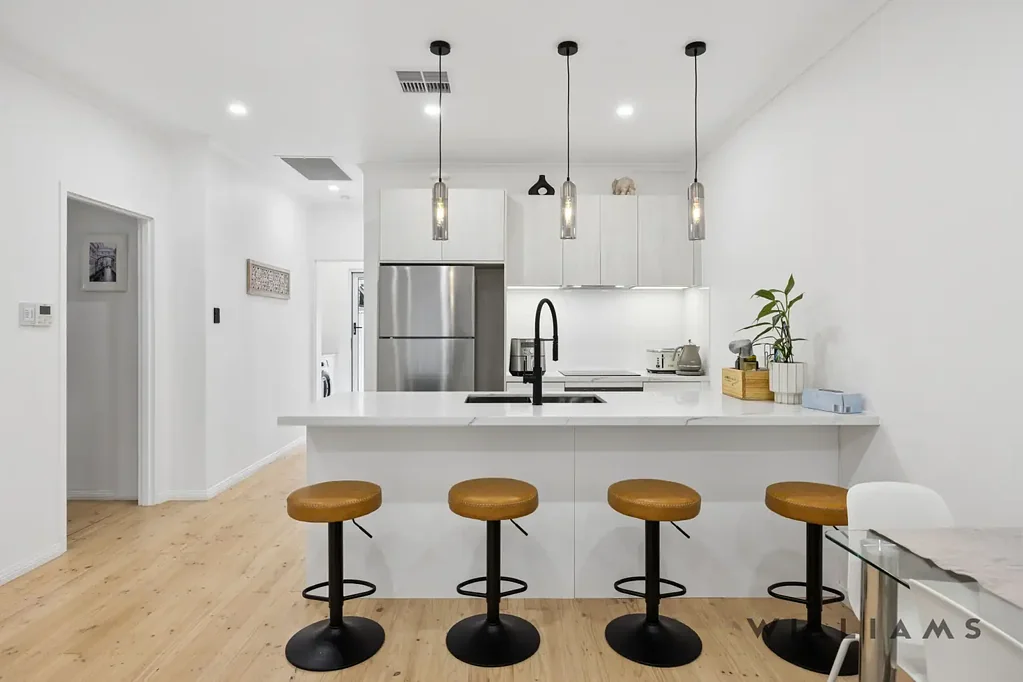 Glenunga 3chambre SPACIOUS AND FULLY-RENOVATED 3-BEDROOM HOME IN GLENUNGA INTERNATIONAL SCHOOL ZONE – SOLAR – DOUBLE GLAZING – SELF MANAGED STRATA