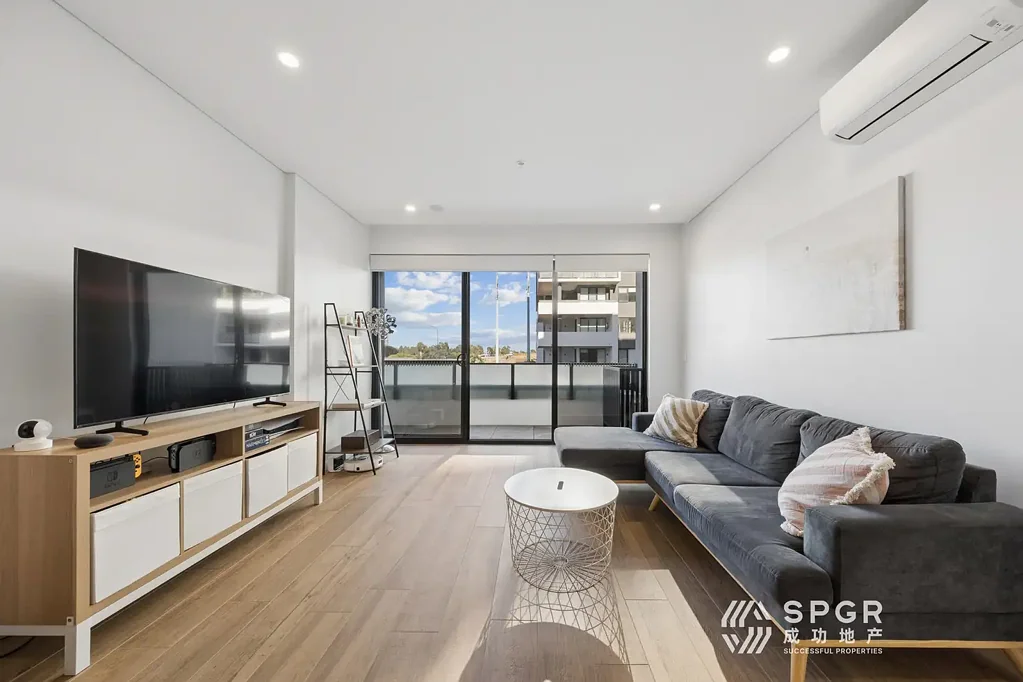 Rouse Hill 2 Bedroom Modern Living - walking Distance to Tallawong Metro Station!