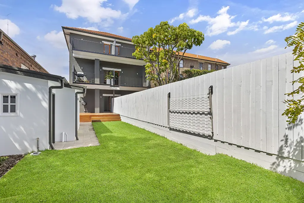 Randwick 2Moenga 2 Bedroom Courtyard Apartment In Charming Art Deco Block of 6