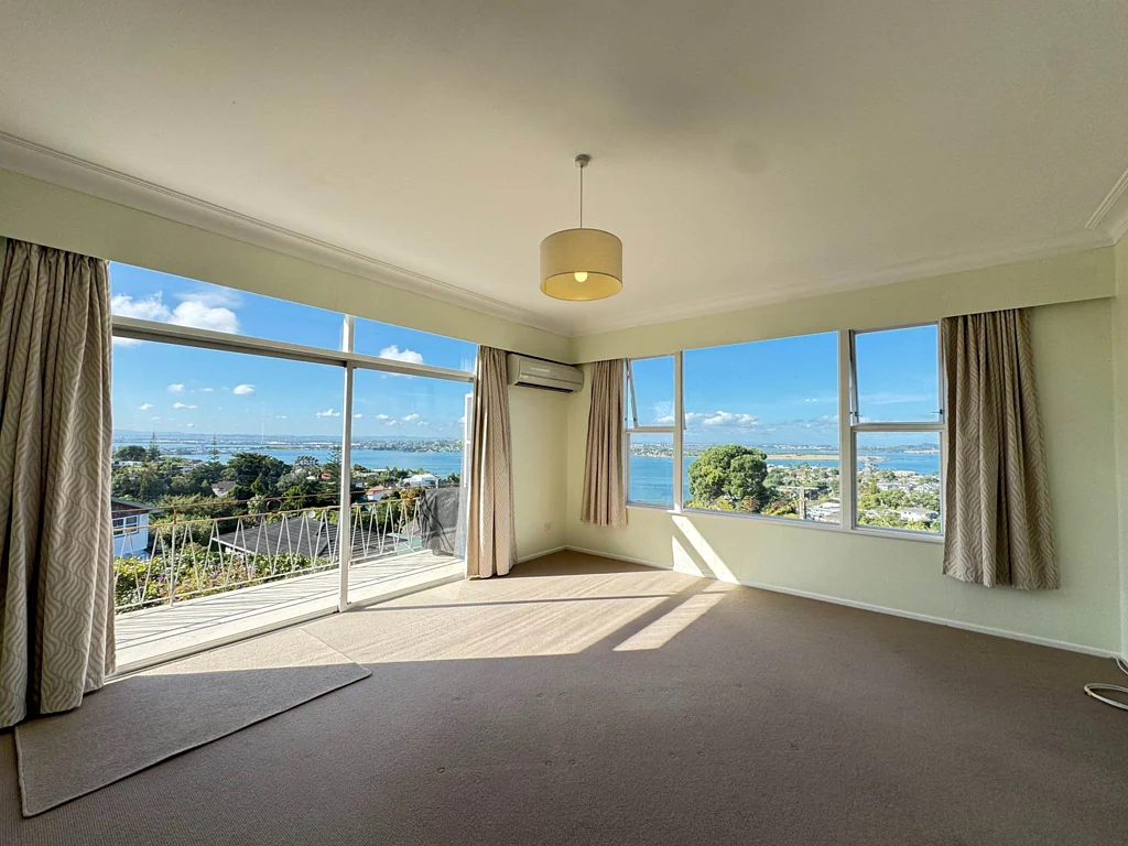3 Bedrooms with Glorious Harbour View in Hills...