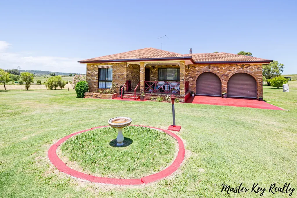 Proston A Big, Beautiful Family Home on 2.5 Acres With Space for Everyone