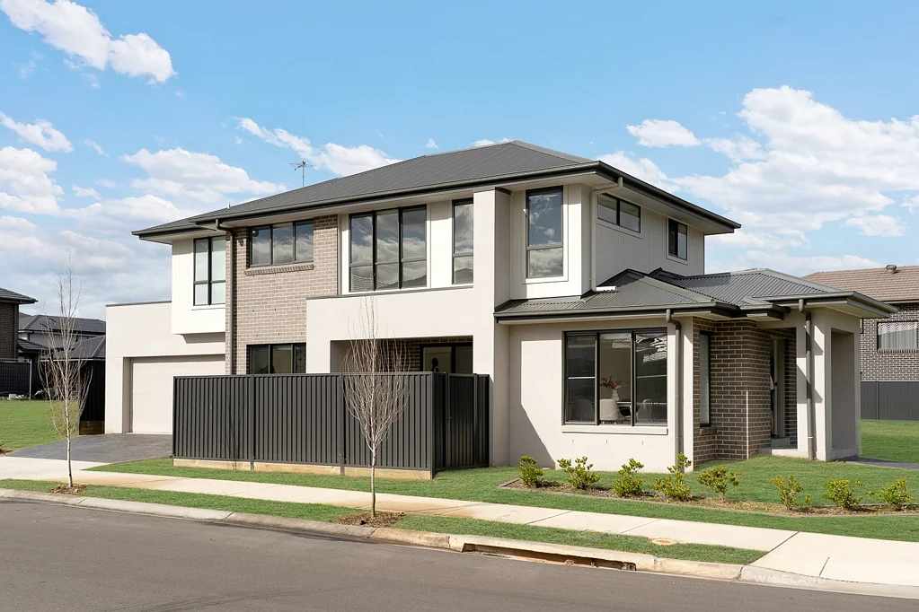 Colebee 4 Slaapkamer Near-New Parkfront Family Home | 4 bed Contemporary Living with potential upgrade to 5 bed