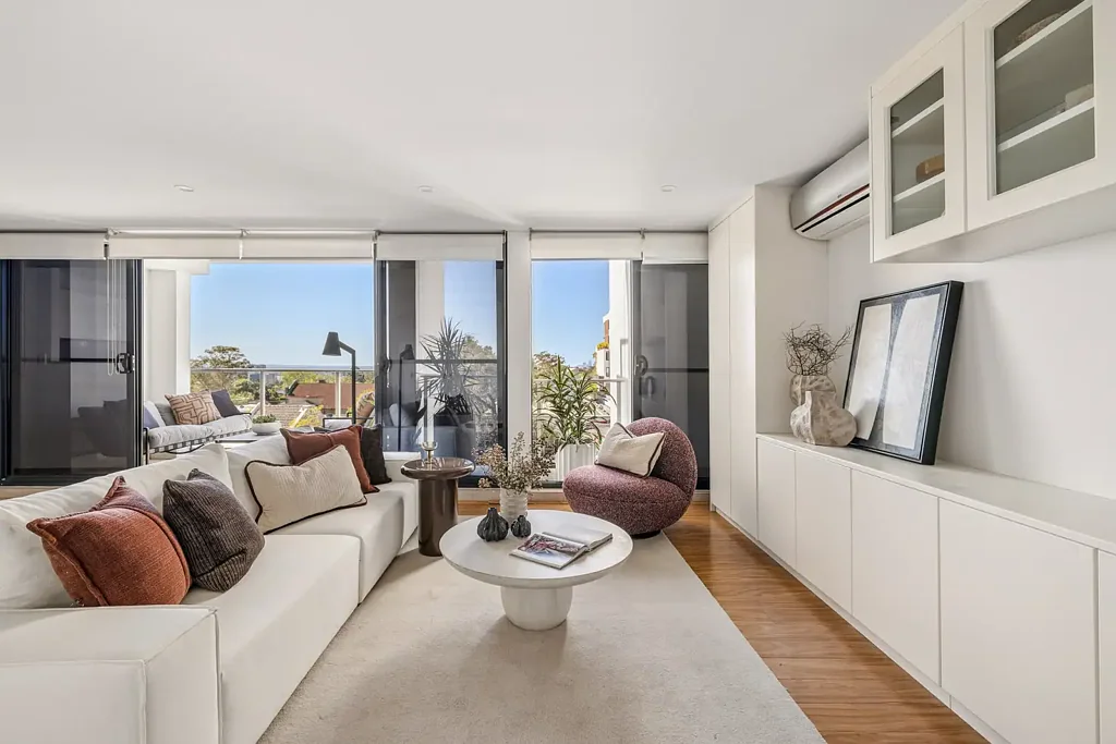 Dulwich Hill 3房  Oversized apartment with wide north-facing views