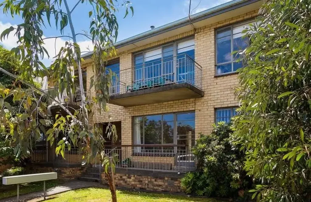 Spacious Ground-Floor Apartment in Peaceful Scotch Hill Setting