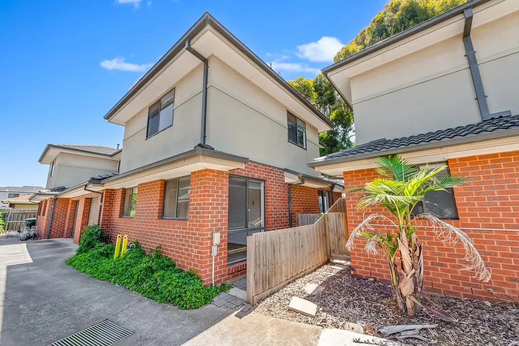 Modern Townhouse in Prime Werribee Location - NOW TAKING APP