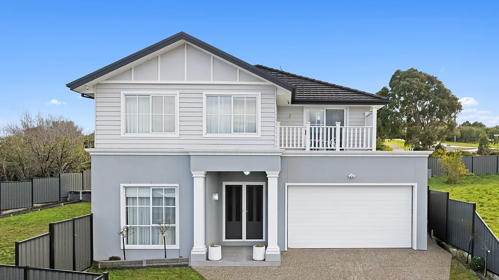 18 Regal Rise, Craigieburn, VIC 3064