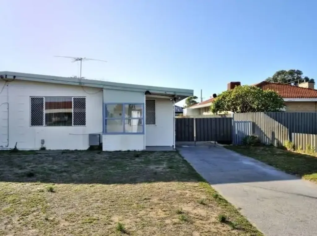 Coastal Comfort & Convenience - Charming Home in Prime Rockingham Location