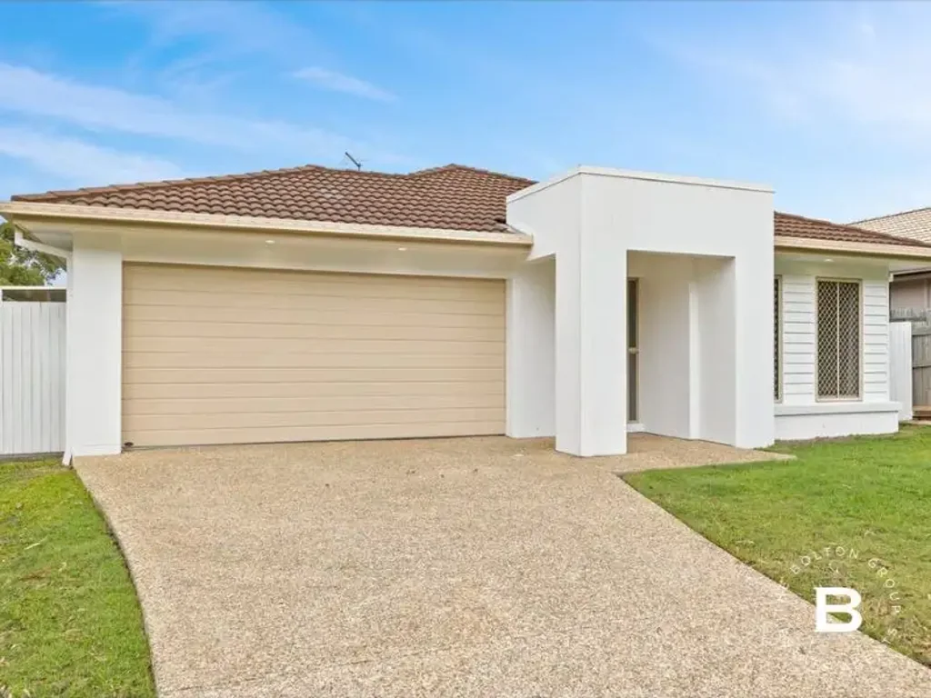 Stylish Family Home with Pool in Augustine Heights