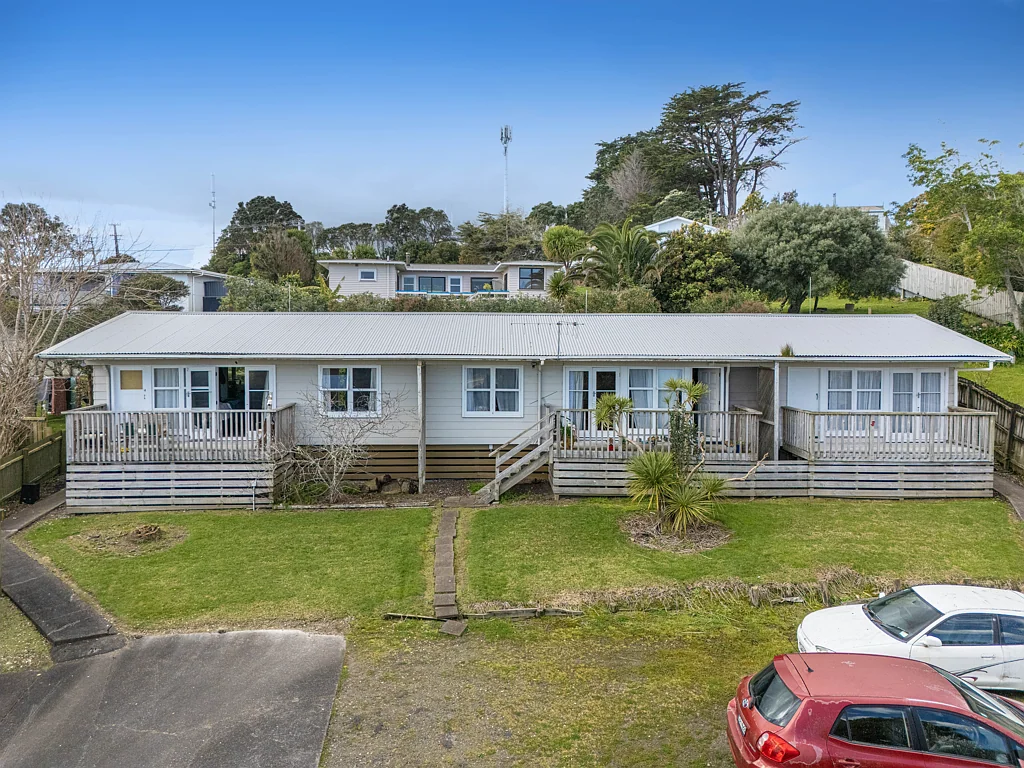 Helensville 3Phòng ngủ Exceptional Investment Opportunity - Triple Income Stream