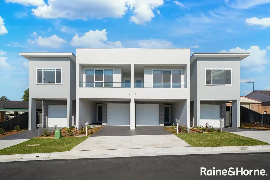 MODERN FOUR BEDROOM DUPLEX FOR RENT IN INGLEBURN !!!