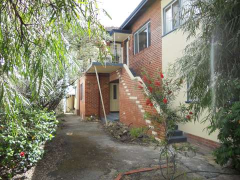 Lovely 3 x 1 ground floor apartment in established small 4 unit complex close to Swan River.