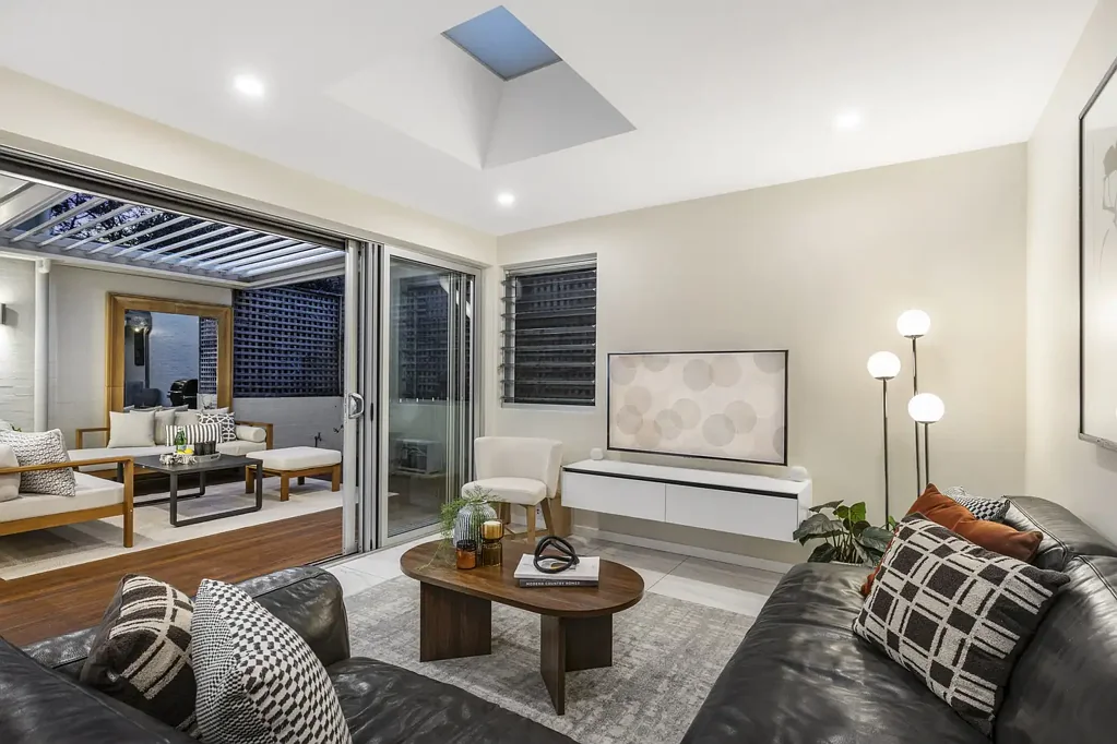 Cremorne Point 3Phòng ngủ Beautifully renovated family home in prized harbourside setting