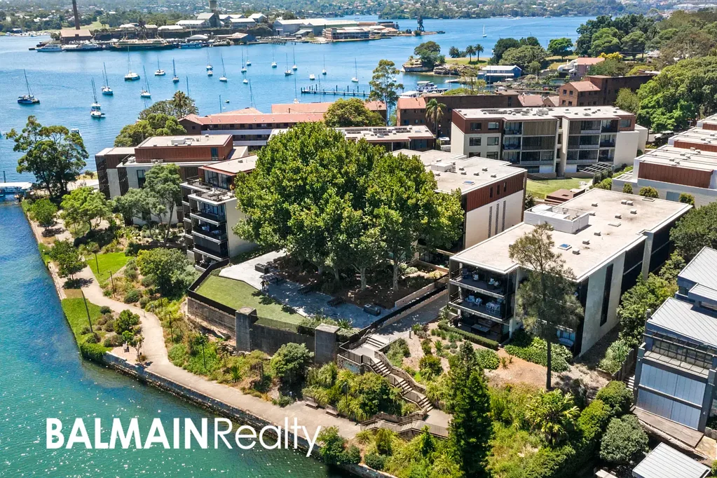 Balmain 1غرفة نوم Modern Oversized One Bedroom Apartment Situated in the Harbourfront Balmain Complex, with Timber Flooring, Ducted A/C, Secure Parking & Storage Cage