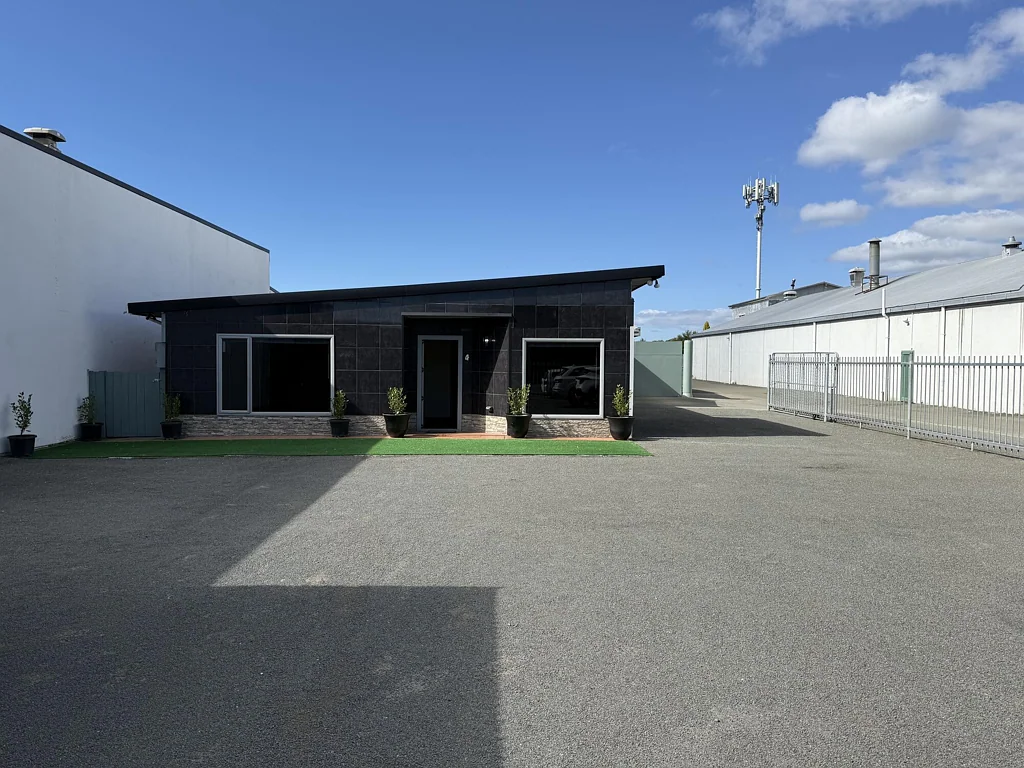 Greenmeadows High profile industrial on Gloucester