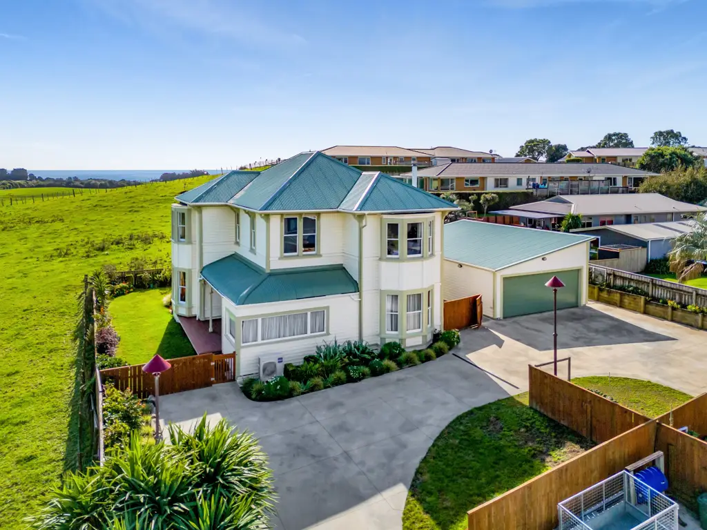Bell Block 5Zimmer A grand villa, updated for modern living