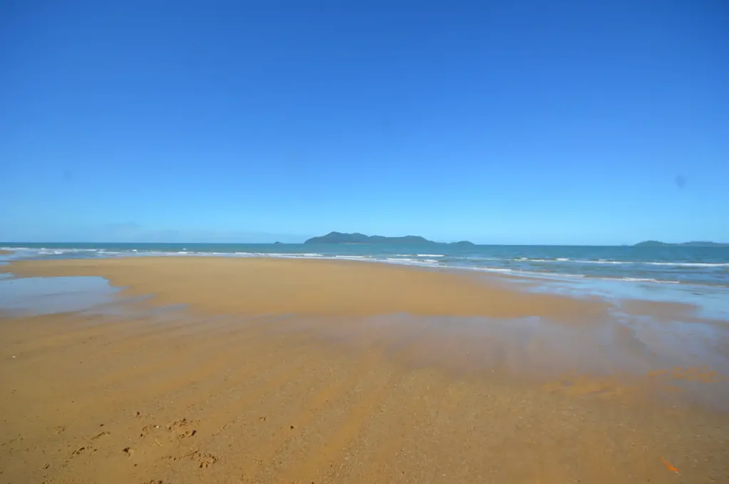 South Mission Beach 6房  875 SQM-Beachside Investment Opportunity: High-Yield Holiday Rental, Net Annual Income: $235k -buy $849k