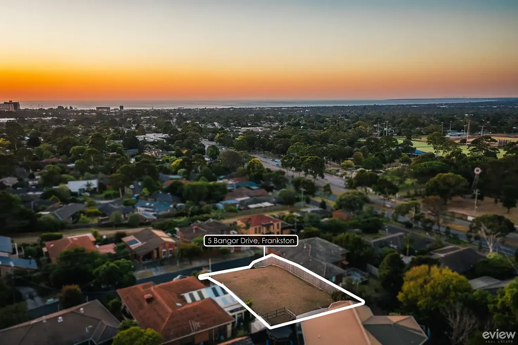 Frankston Bay & City Views in the Marylands Estate