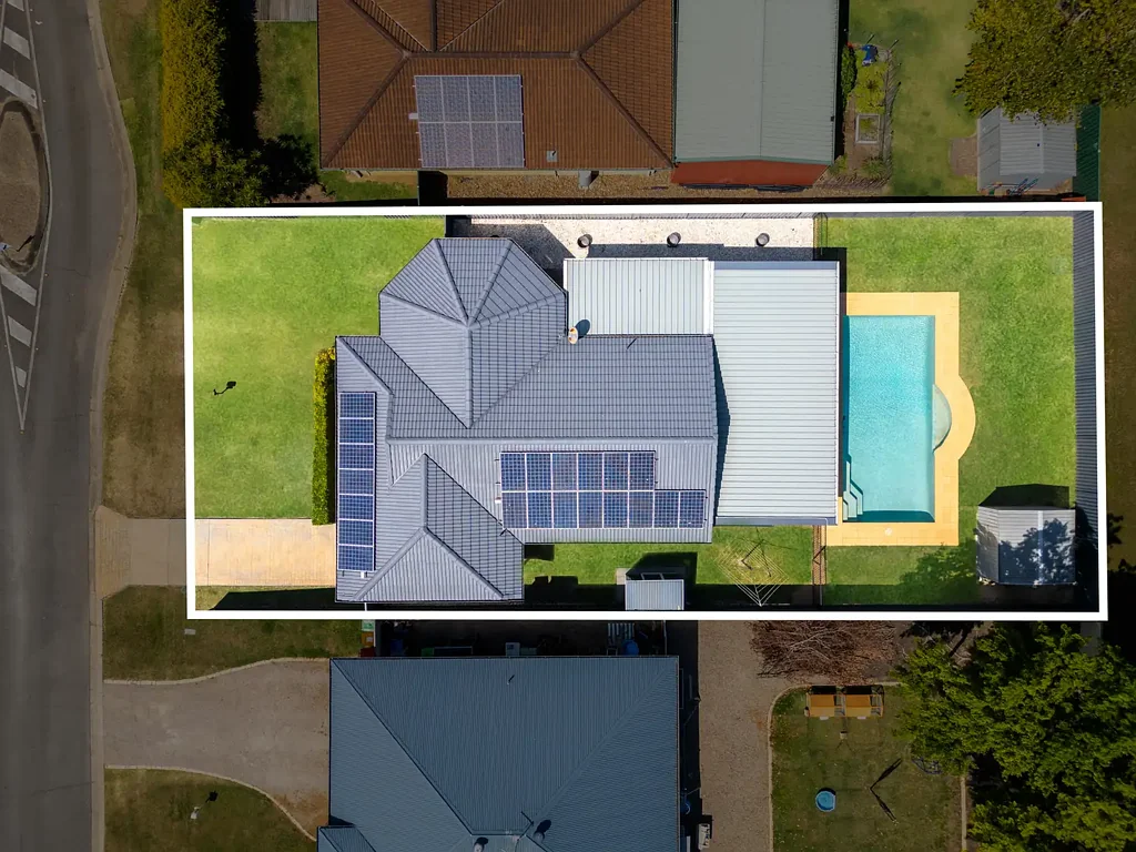 North Booval 4 Slaapkamer FAMILY HOME WITH INGROUND POOL & HUGE ENTERTAINMENT AREA