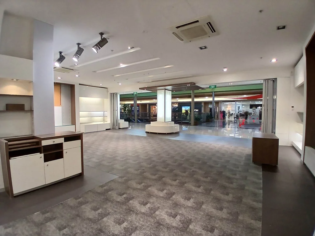 Upper Hutt CENTRE STAGE IN THE MALL