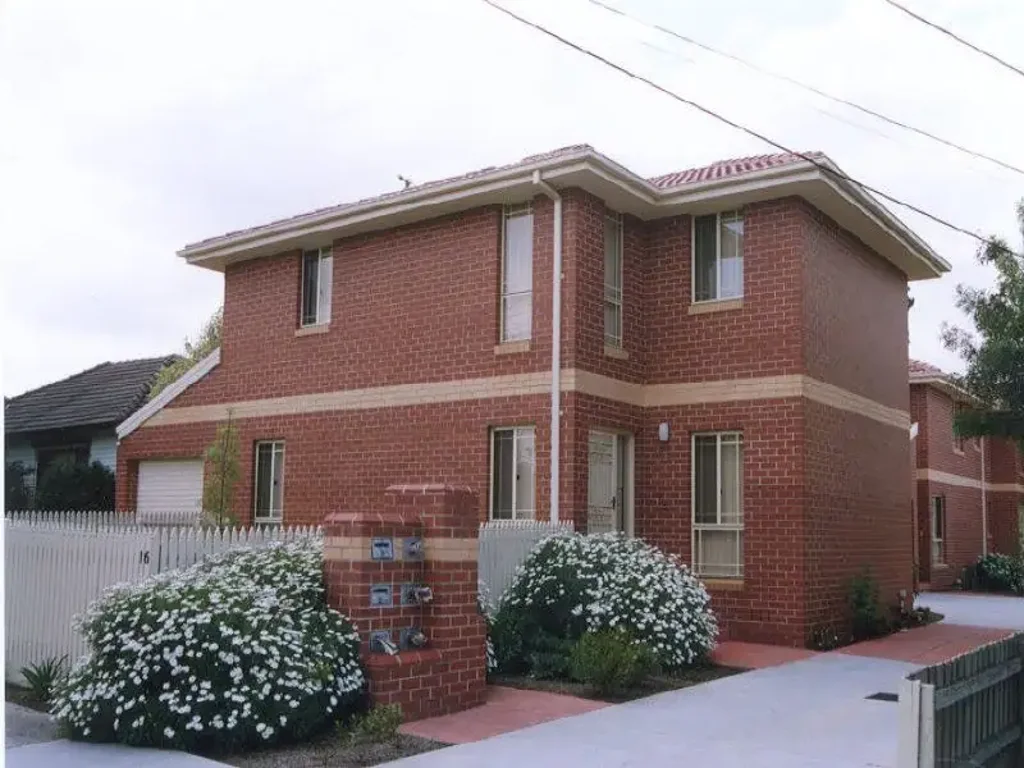 SPACIOUS 3 BEDROOM HOME
