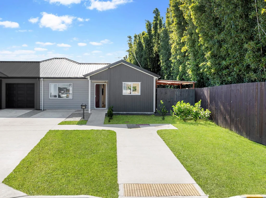 Takanini 3房  Home with one of the Longer Driveways