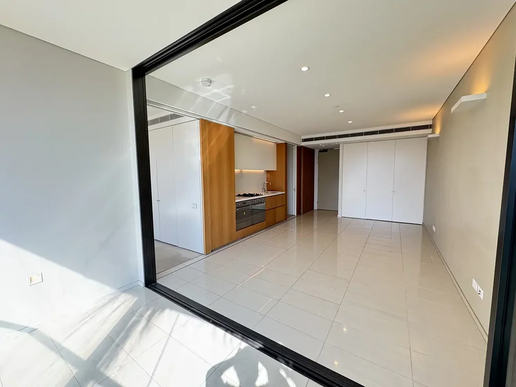 LEVEL 10. MODERN TWO BEDROOMS IN CENTRAL PARK