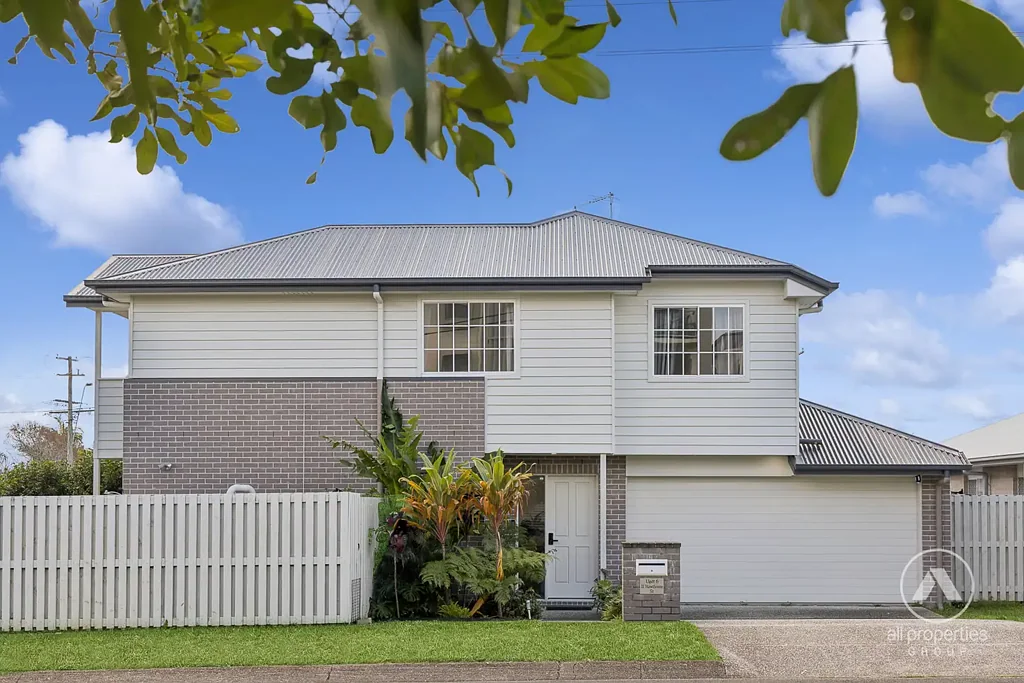 Beenleigh 3Kwarto UNIQUE CONTEMPORARY TOWNHOUSE LOOKS & FEELS LIKE STAND ALONE HOME