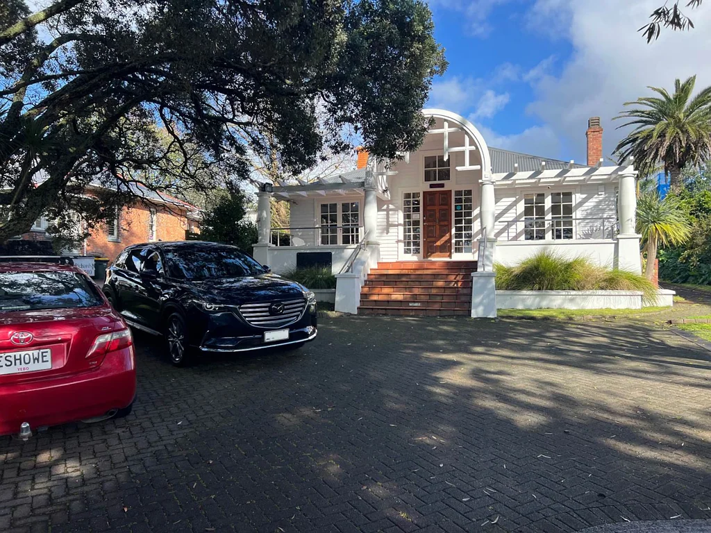 Takapuna  OUTSTANDING TAKAPUNA OFFICE - TENANT RELOCATING