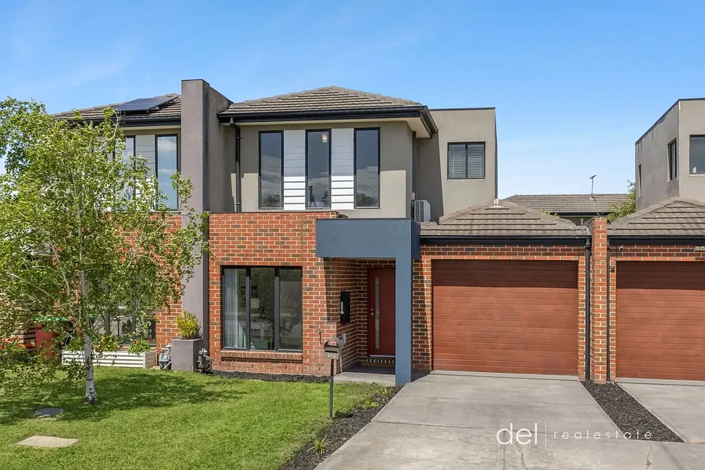 Stunning Townhouse Facing Sweeney Reserve
