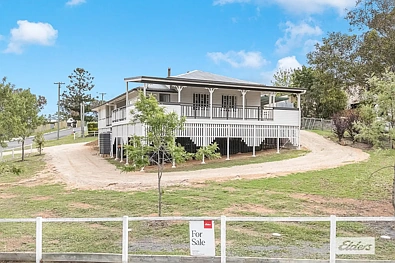 Warwick 3कमरा Spacious Character Home with Rural Outlook and Exceptional Vehicle Accommodation