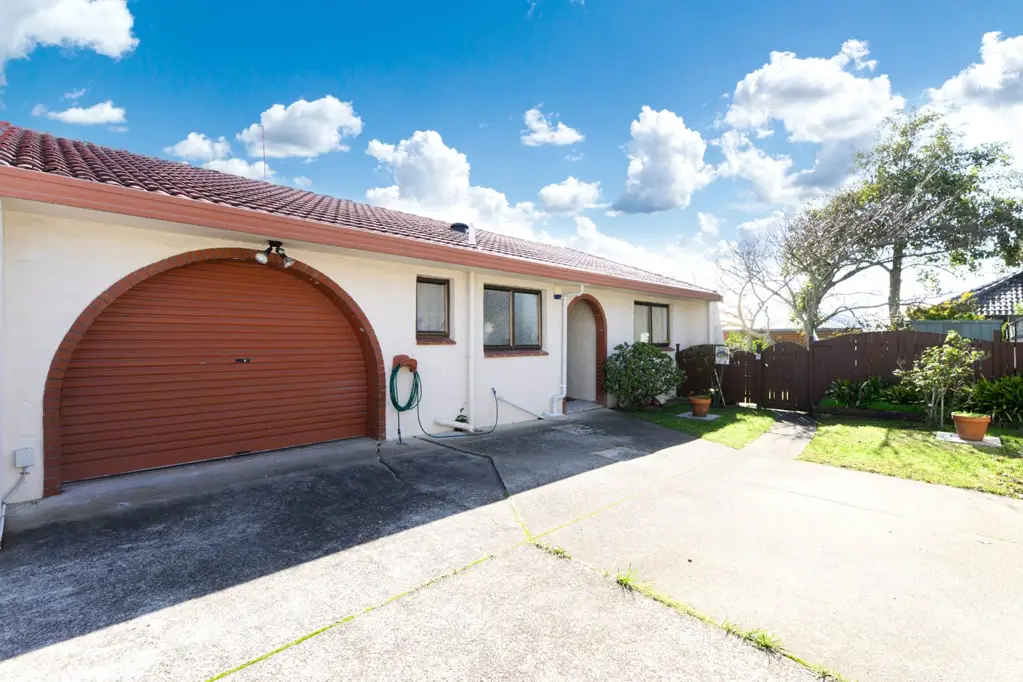 Mount Roskill 2房 端户单元！北向阳光房+玻璃暖房+学区房，近SH20高速，生活便利满分！ XL HOME UNIT + SUNROOM + CONSERVATORY