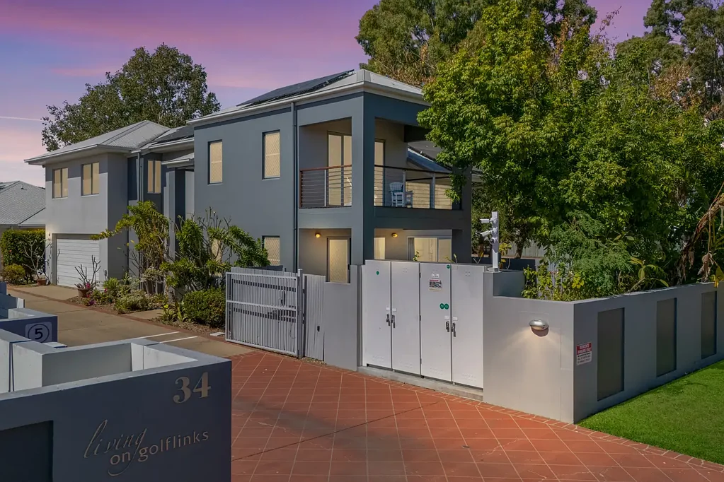 Kirwan 4Kwarto Stunning Home - Private Gated Community  'Living On Golf Links'