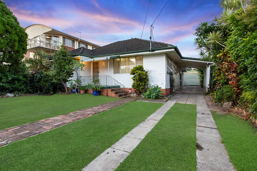 8 Caroline Street, Woody Point, QLD 4019
