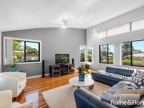 Shoalhaven Heads 4 Bedroom Spacious Family Home - Prime Location