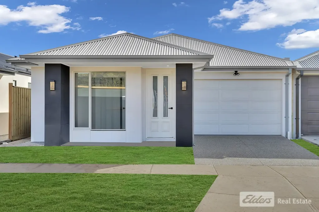 Brand New Home with 2 Master Bedrooms | Zoned for Werribee Secondary College!!