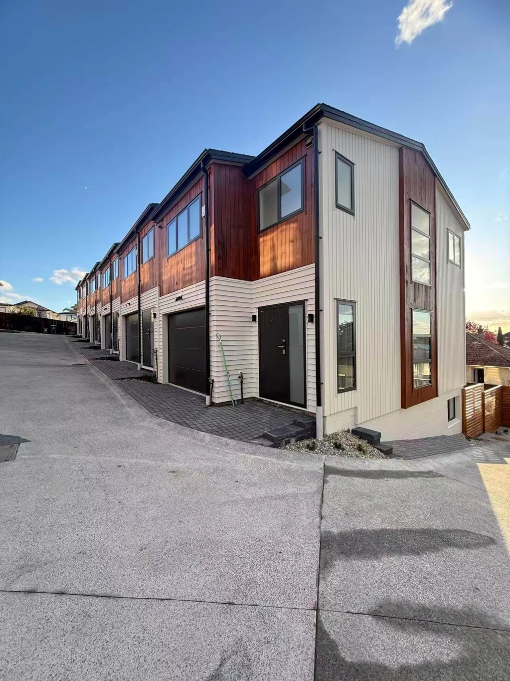 Luxury Brand New 3-Bedroom Home in Mt Albert w...