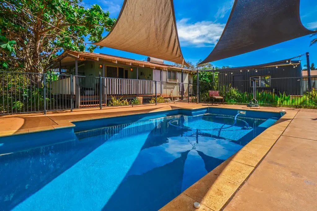 Port Hedland 4ਬੈੱਡਰੂਮ TROPICAL PARADISE, POOL, SHED & DUAL ACCESS – JUST MOMENTS FROM THE BEACH! 🌴🏡