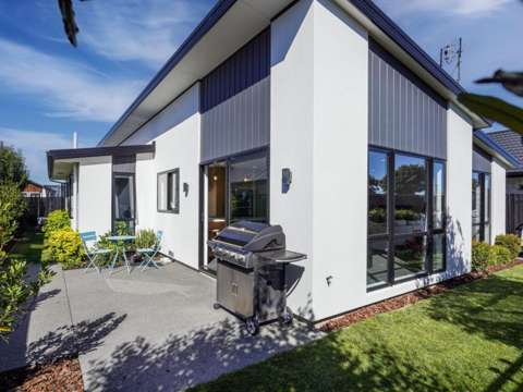 Avonhead 3房  Location, Style & Easy Care Living!