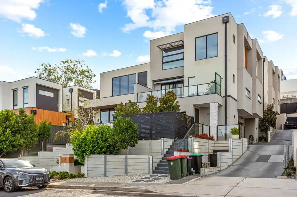 Three Level Gem, Modern Appeal!