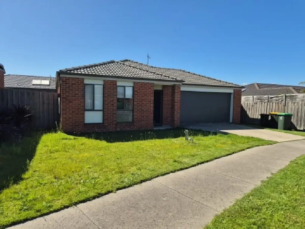 ਬਾਹਰੀ - 8 Mountain Grey Cct, Morwell, VIC 3840