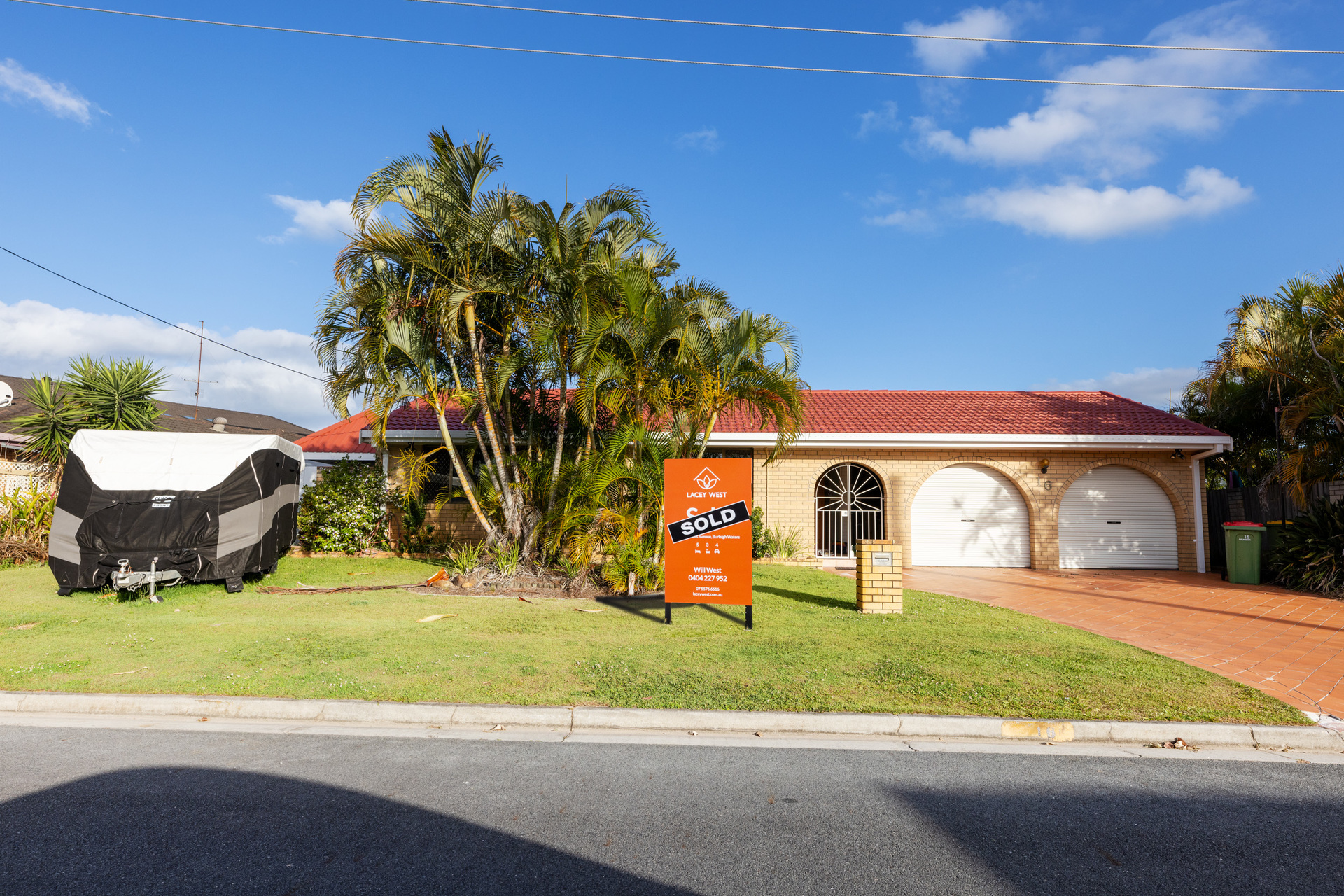 16 JABIRU AV, BURLEIGH WATERS QLD 4220, 0 غرف, 0 حمامات, House