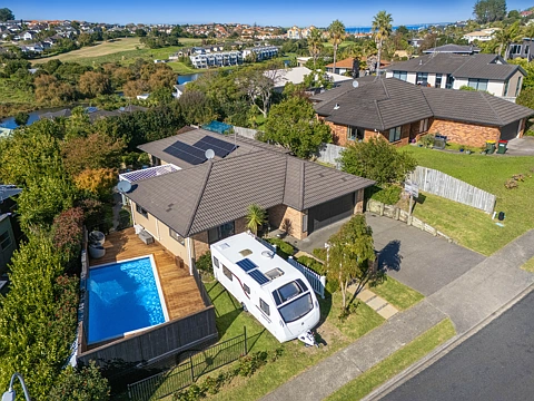 Gulf Harbour 4房  Hot Property - Pool, Privacy, and Prime Location
